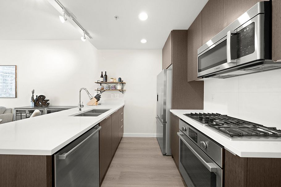 302 3333 Sexsmith Road Richmond, BC - 8