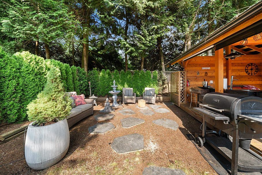 2540 Boswell Avenue North Vancouver, BC - 32