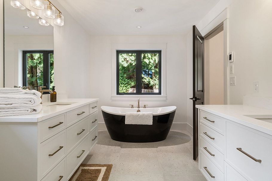 1232 Wellington Drive North Vancouver, BC - 21