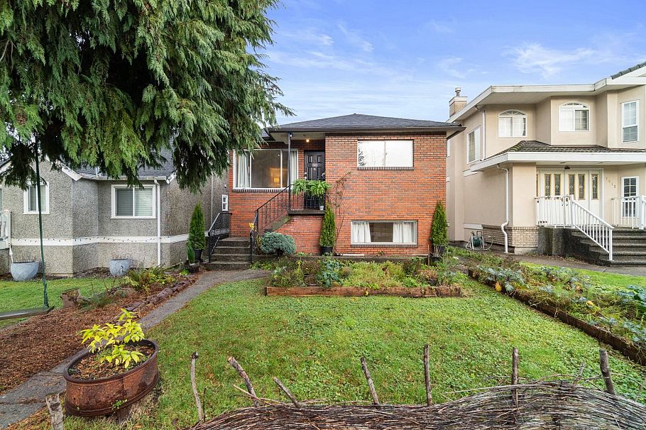 2611 Parker Street Vancouver, BC - 1
