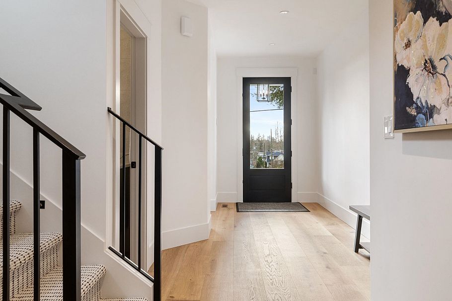 1232 Wellington Drive North Vancouver, BC - 18