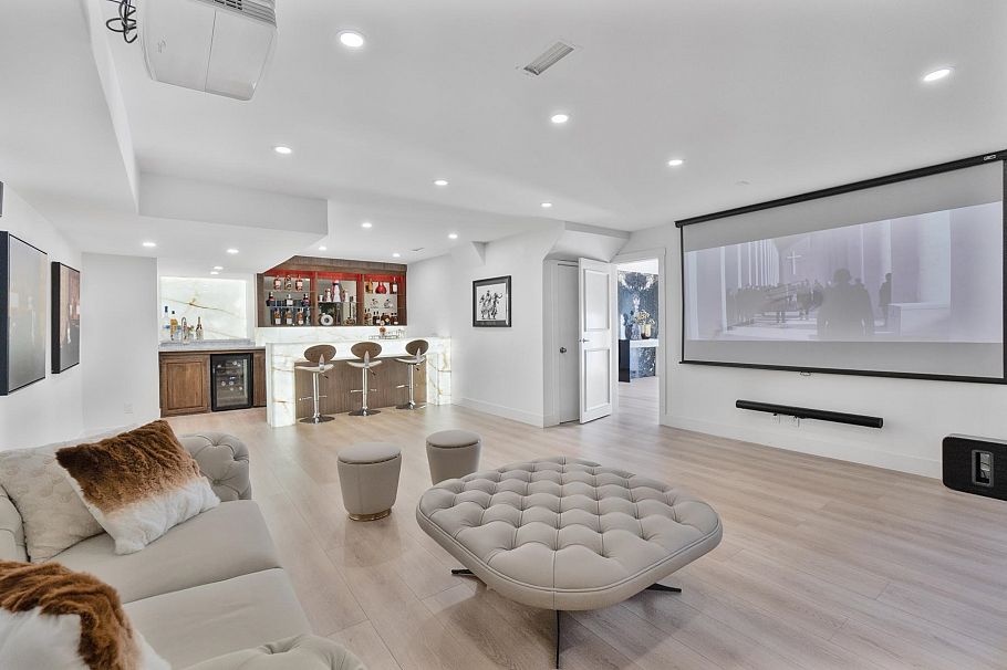 284 Montroyal Boulevard North Vancouver, BC - 19