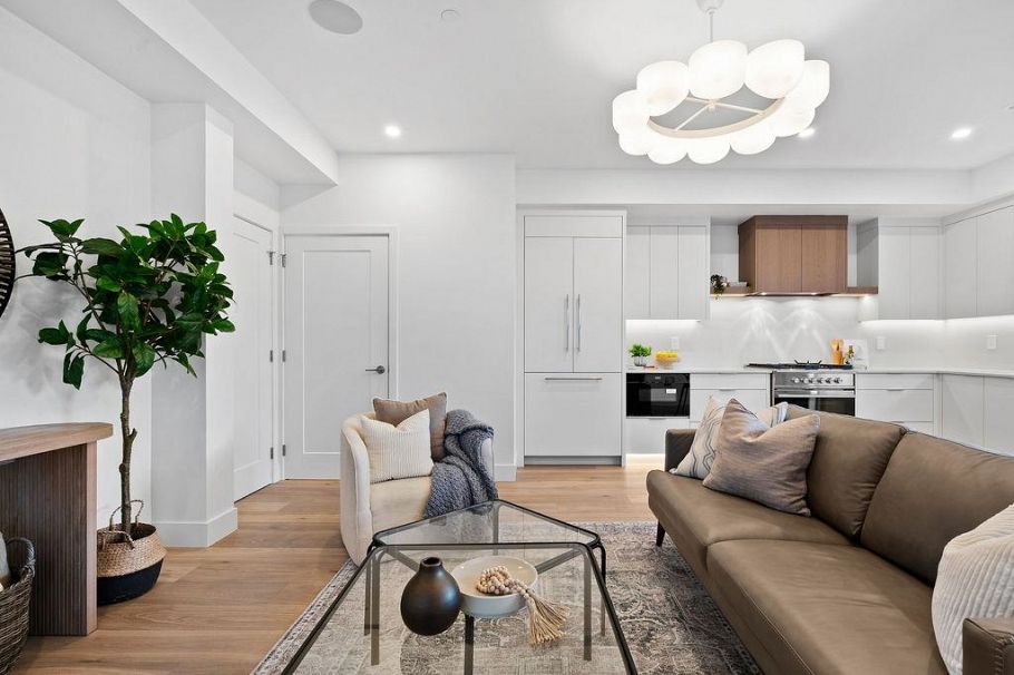 1135 W 33rd Avenue Vancouver, BC - 18