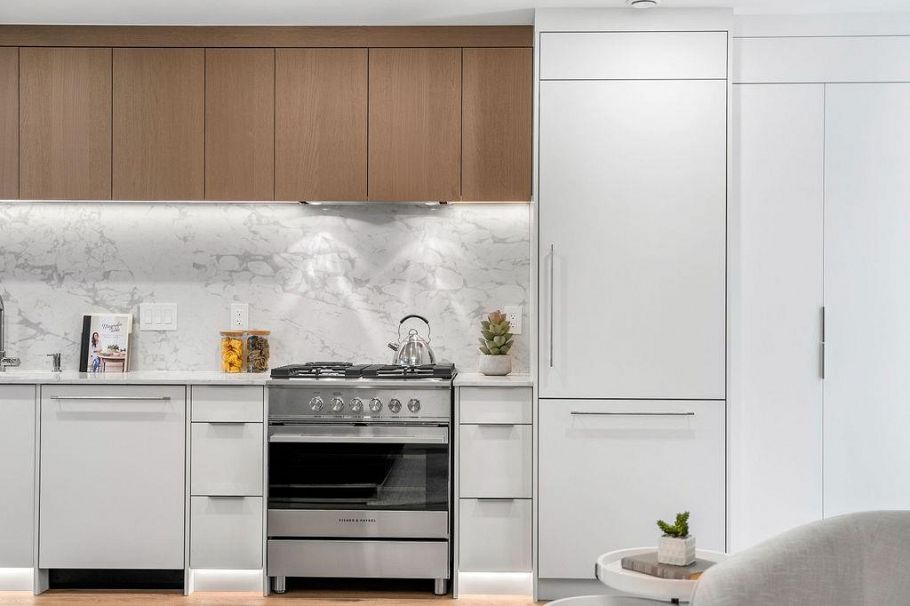 1143 W 33rd Avenue Vancouver, BC - 1