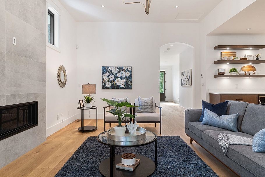 1232 Wellington Drive North Vancouver, BC - 11