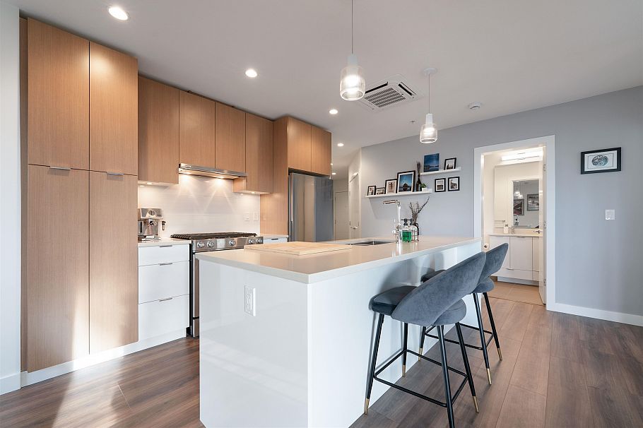 201 108 E 8th Street North Vancouver, BC - 9