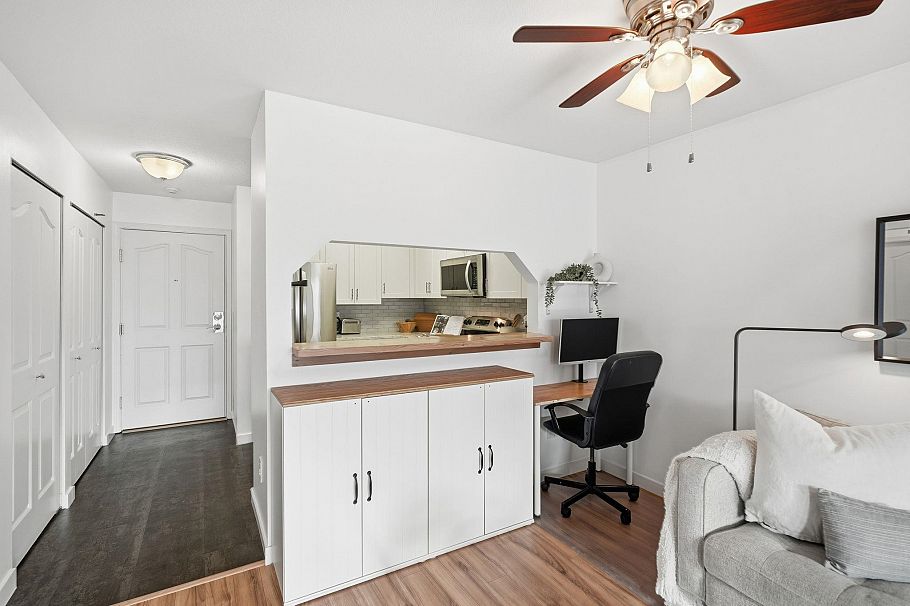 204 315 E 3rd Street North Vancouver, BC - 9