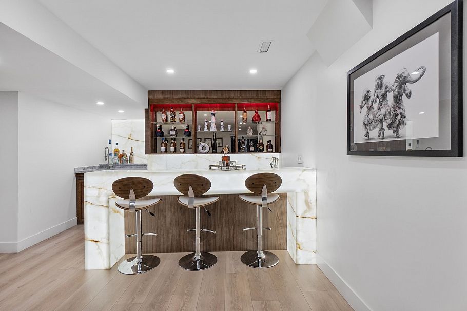 284 Montroyal Boulevard North Vancouver, BC - 22