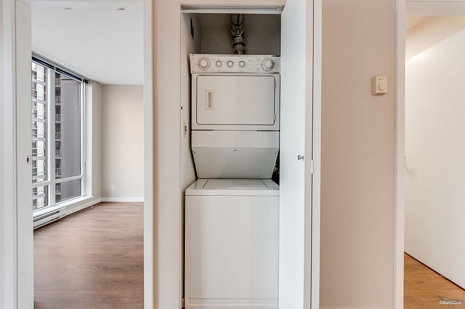 1209 131 Regiment Square Vancouver, BC - 17