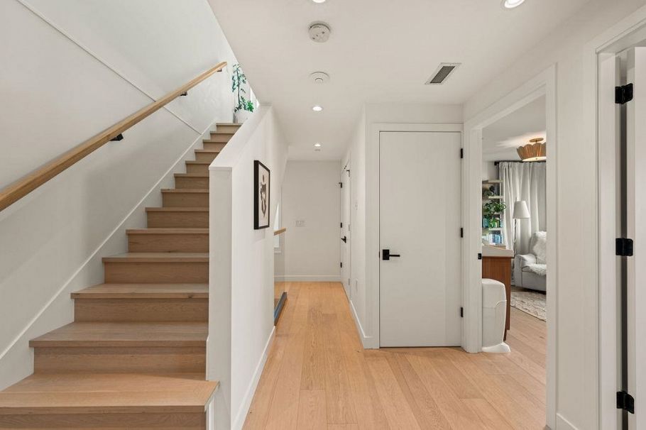 529 E 17th Avenue Vancouver, BC - 17