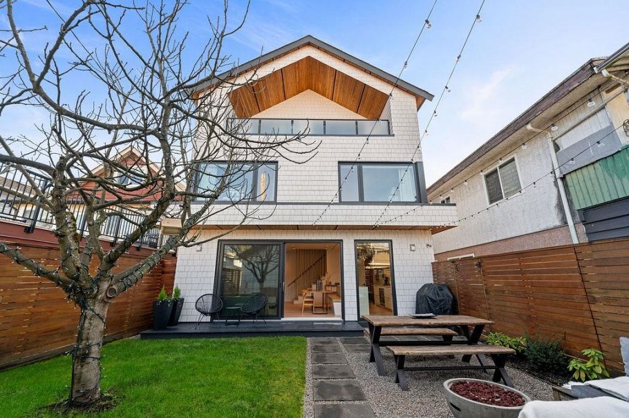 529 E 17th Avenue Vancouver, BC - 36