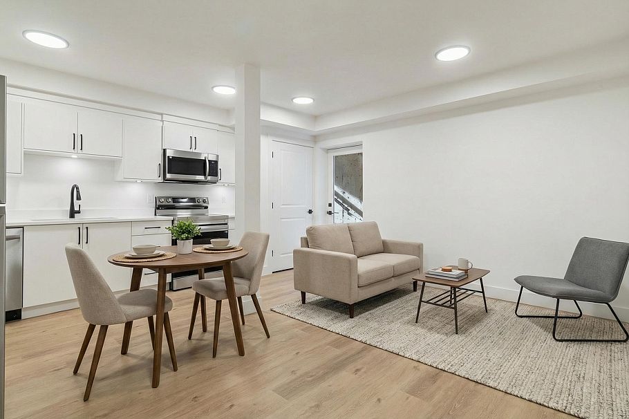 1232 Wellington Drive North Vancouver, BC - 33