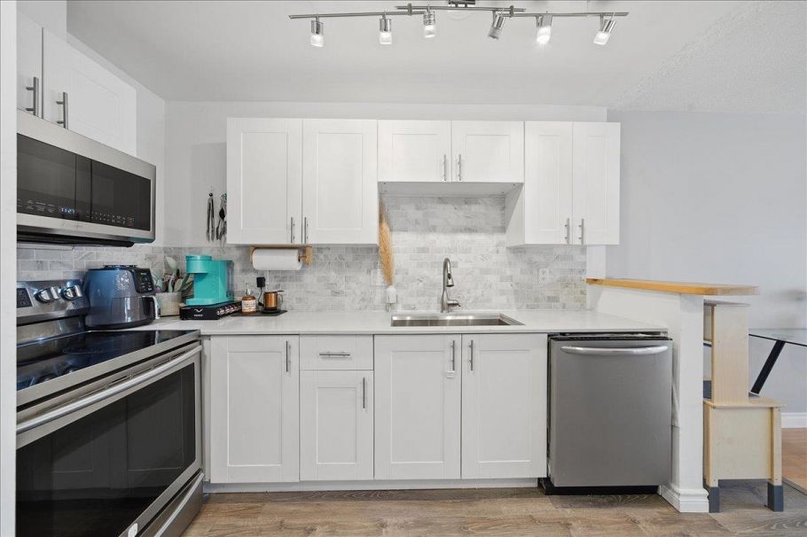 303 1433 E 1st Avenue Vancouver, BC - 6