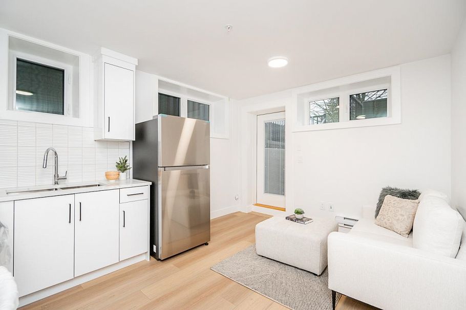 1 2753 Nanaimo Street Vancouver, BC - 25