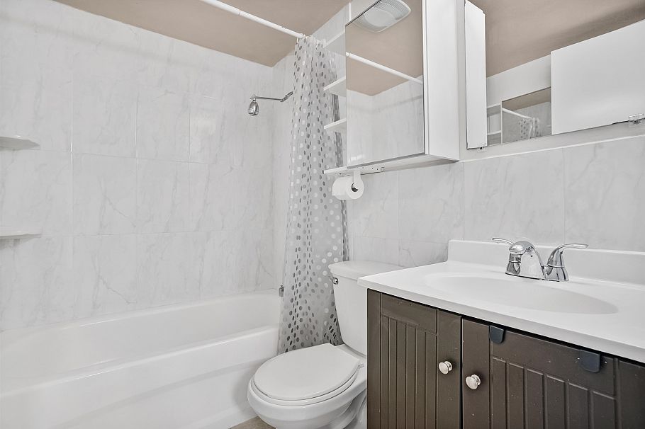 303 975 E Broadway Vancouver, BC - 5