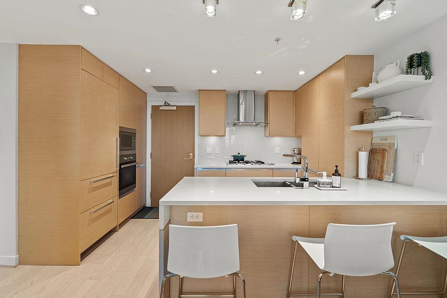 306 505 W 30th Avenue Vancouver, BC - 2