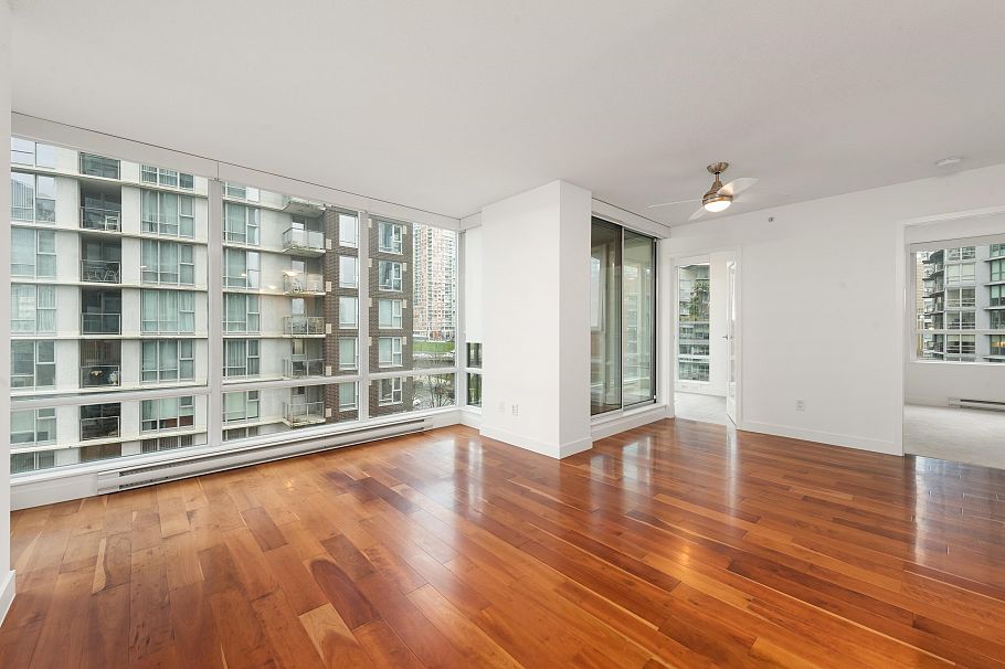 808 1495 Richards Street Vancouver, BC - 2