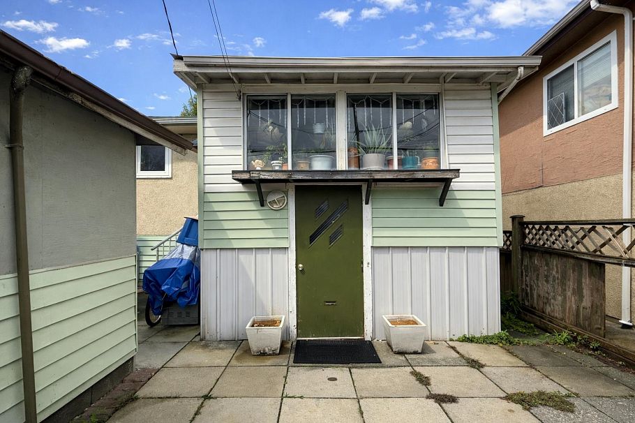 5828 Kerr Street Vancouver, BC - 32