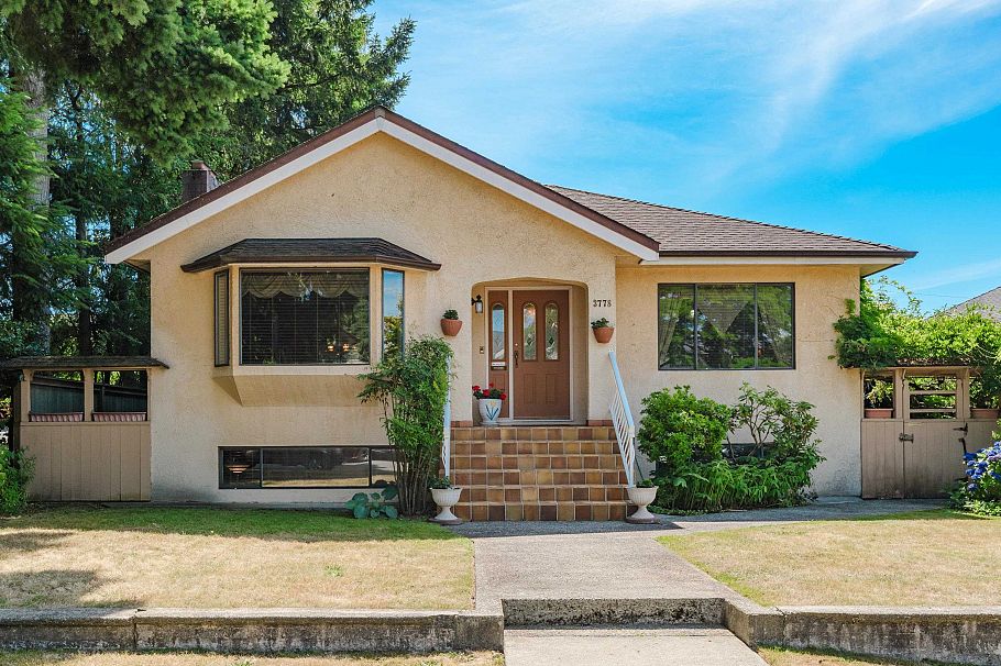 3778 Triumph Street Burnaby, BC - 1