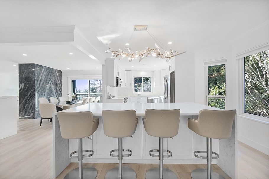 284 Montroyal Boulevard North Vancouver, BC - 13