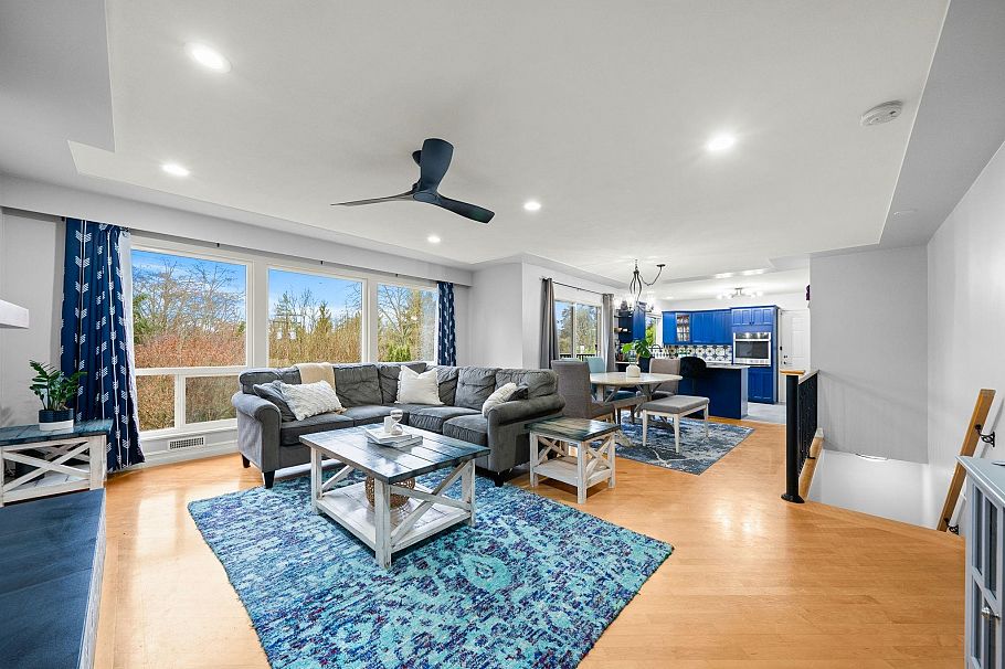 4174 Dollarton Highway North Vancouver, BC - 4