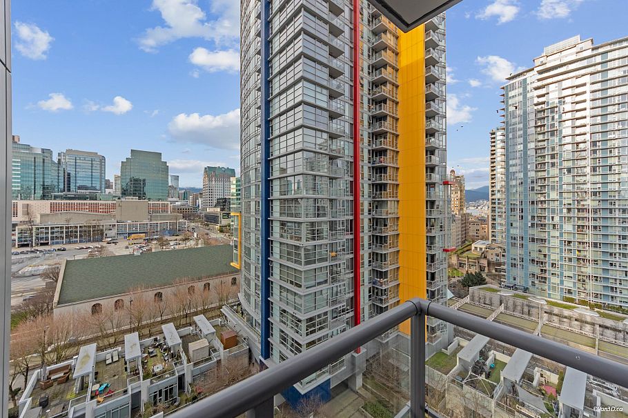 1209 131 Regiment Square Vancouver, BC - 20