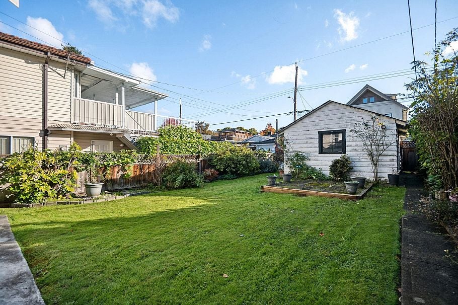 2258 Kitchener Street Vancouver, BC - 29