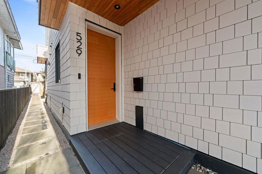 529 E 17th Avenue Vancouver, BC - 3