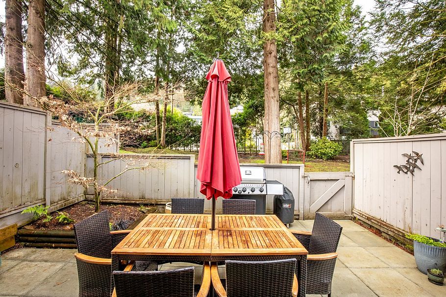 2060 Deep Cove Crescent North Vancouver, BC - 25