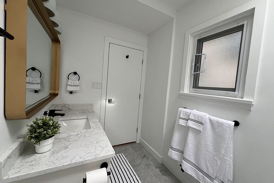 3534 W 17th Avenue Vancouver, BC - 25