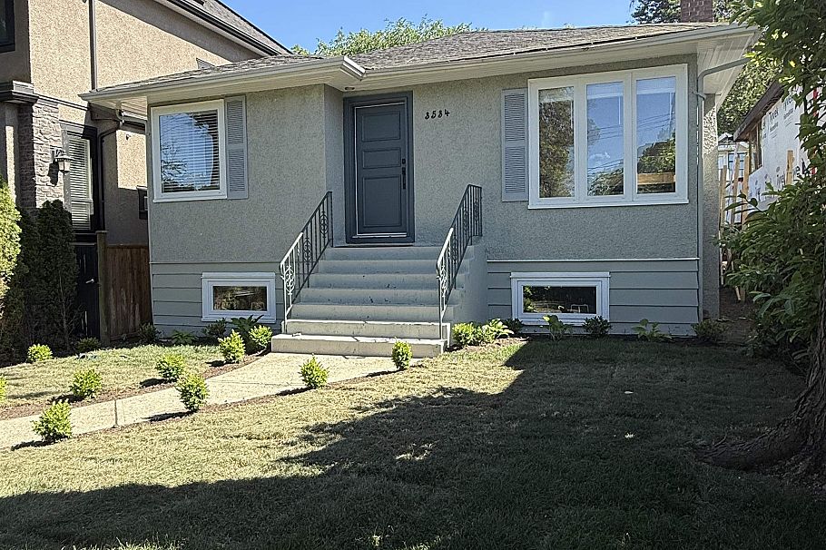 3534 W 17th Avenue Vancouver, BC - 2