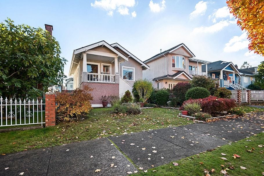 2258 Kitchener Street Vancouver, BC - 3