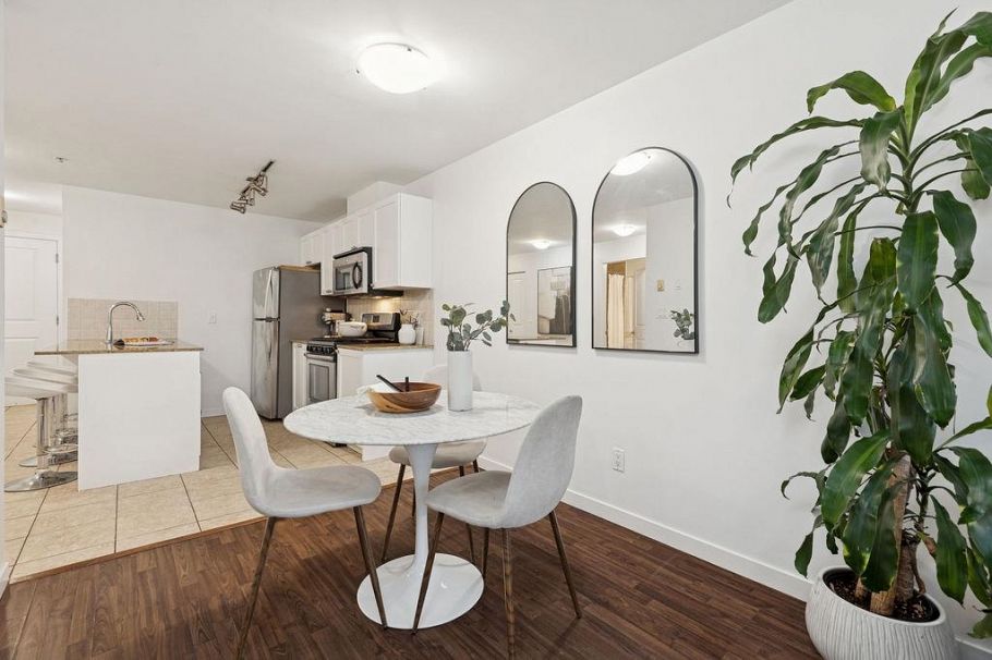 306 2636 E Hastings Street Vancouver, BC - 4