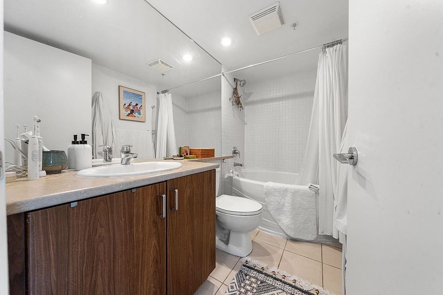 704 155 W 1st Street North Vancouver, BC - 8