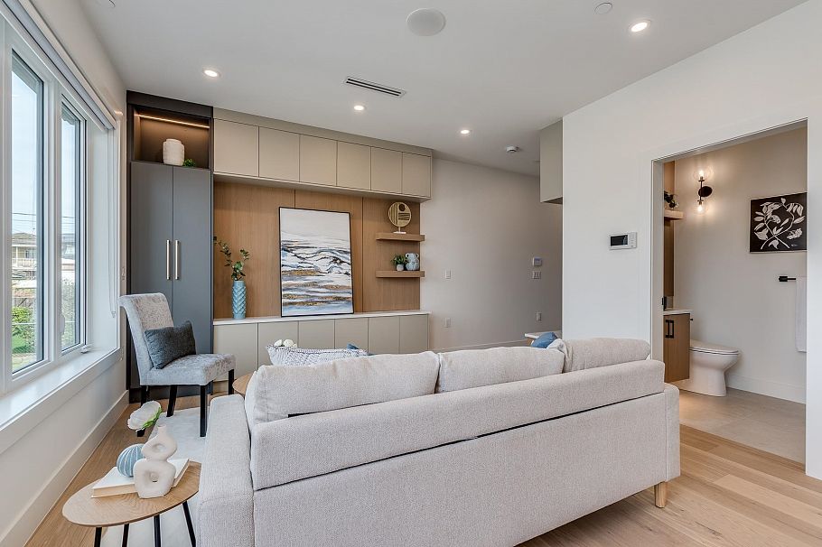 1 2263 E 35th Avenue Vancouver, BC - 5