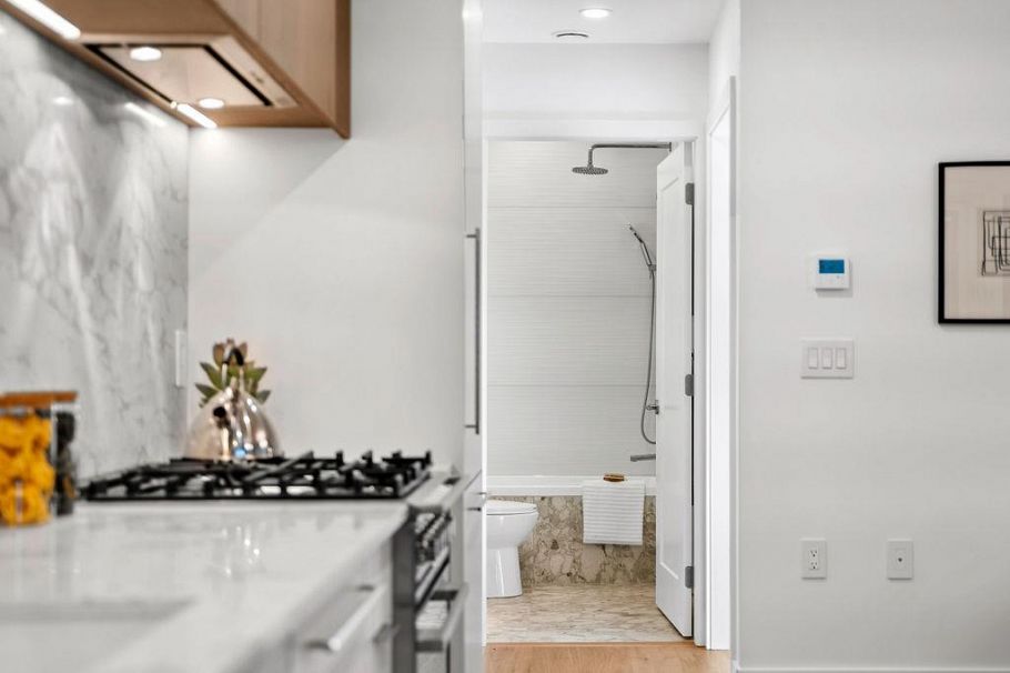 1143 W 33rd Avenue Vancouver, BC - 5