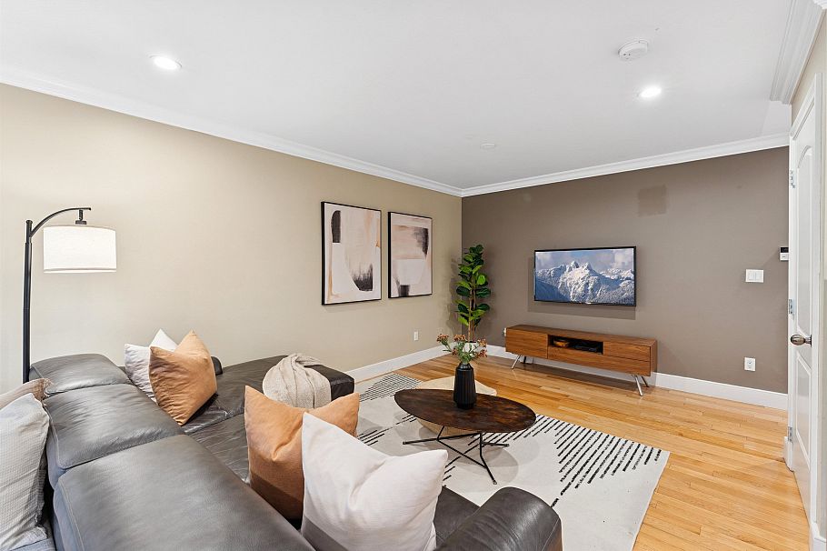 353 E 5th Street North Vancouver, BC - 14