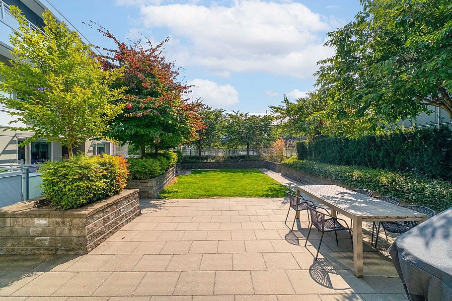 404 1061 Marine Drive North Vancouver, BC - 34