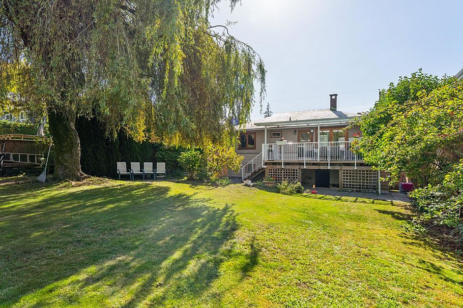 430 W Kings Road North Vancouver, BC - 29