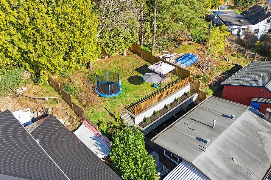 4174 Dollarton Highway North Vancouver, BC - 27