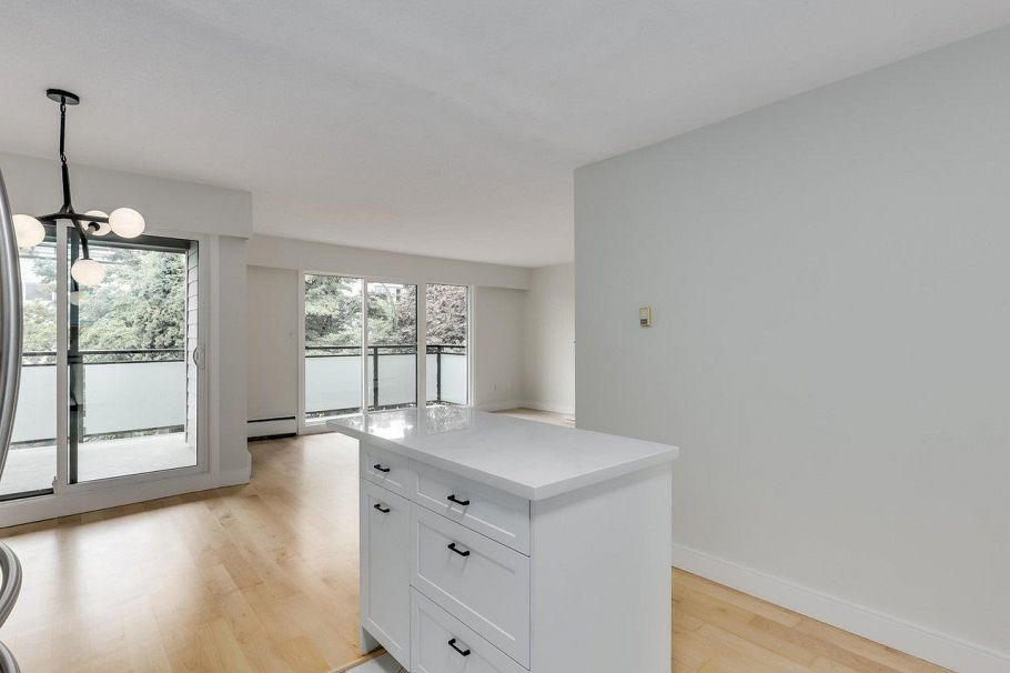 307 2255 York Avenue Vancouver, BC - 5