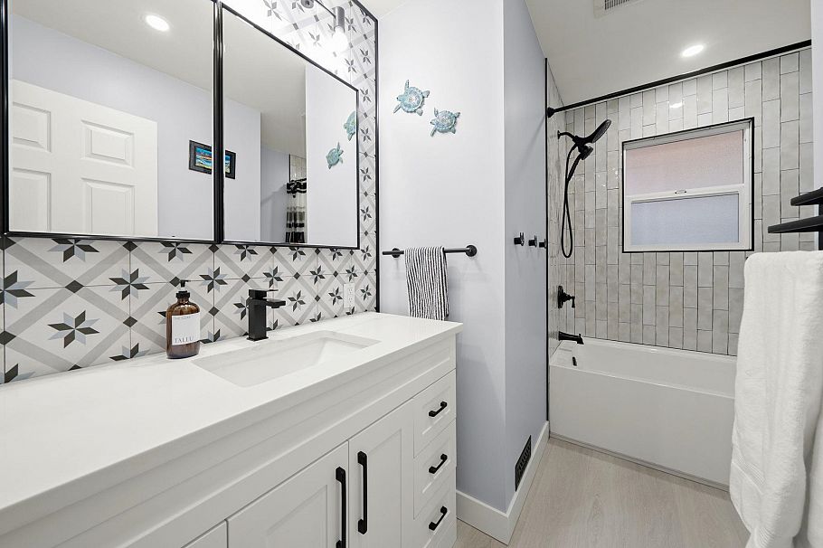 4174 Dollarton Highway North Vancouver, BC - 13