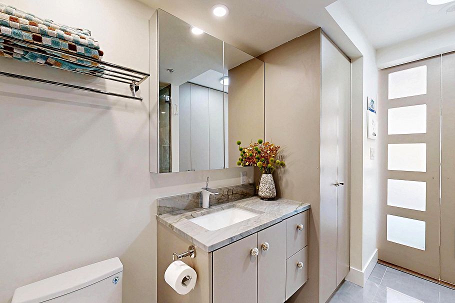 2706 1033 Marinaside Crescent Vancouver, BC - 27