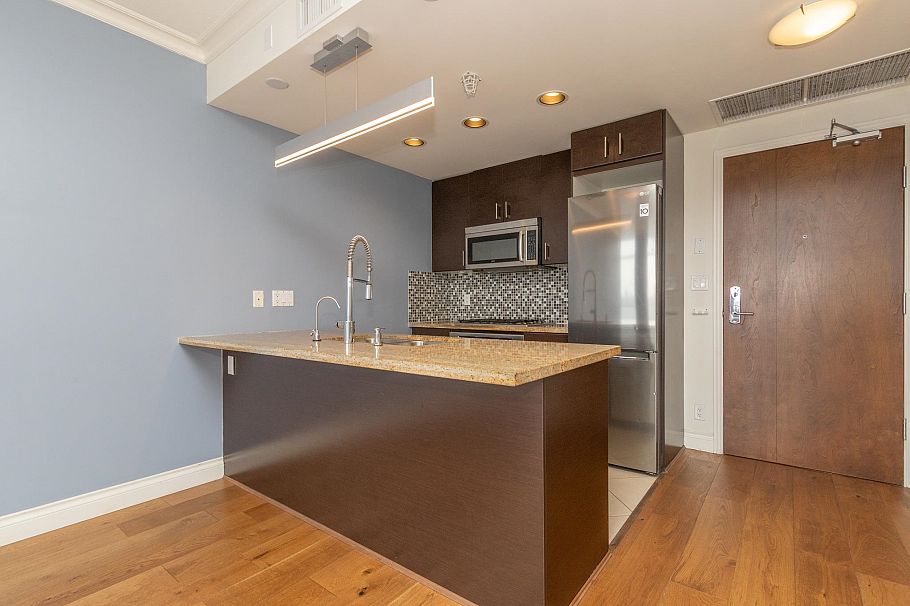 1003 172 Victory Ship Way North Vancouver, BC - 12