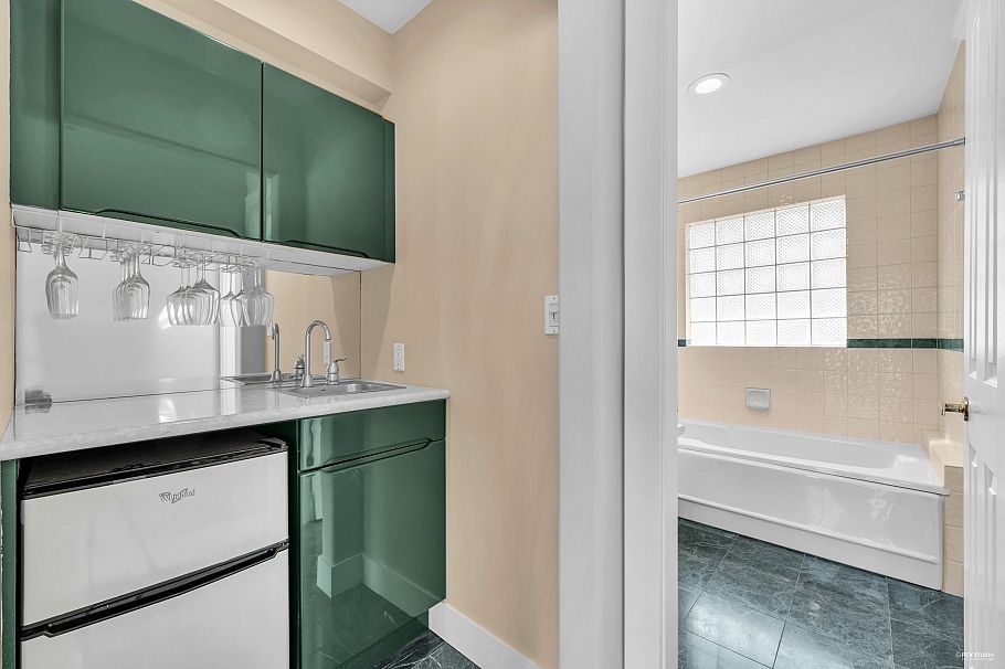 4060 W 10th Avenue Vancouver, BC - 33