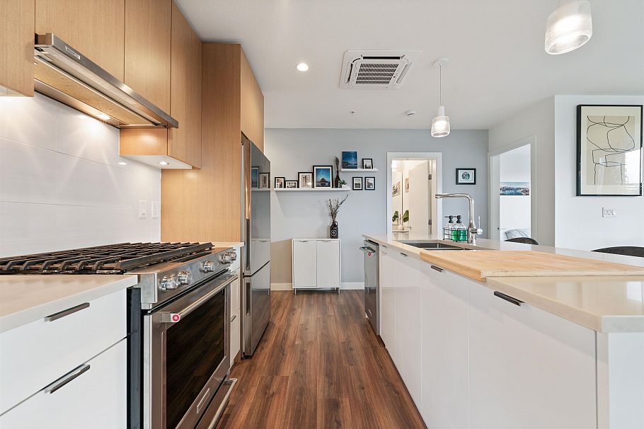 201 108 E 8th Street North Vancouver, BC - 11