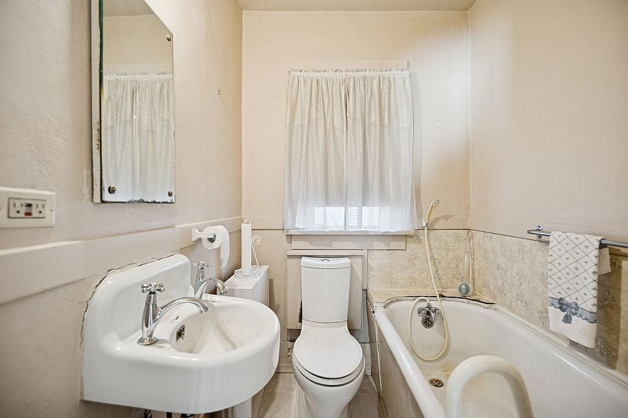 2258 Kitchener Street Vancouver, BC - 19