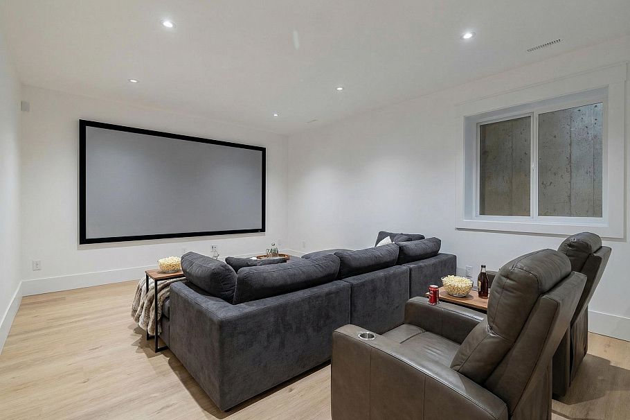 1232 Wellington Drive North Vancouver, BC - 31