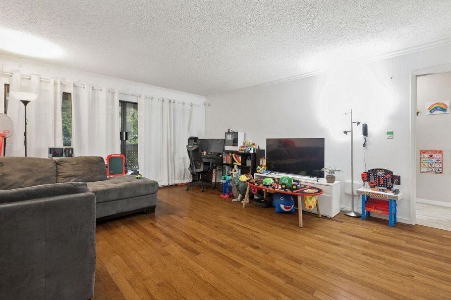 211 444 W 49th Avenue Vancouver, BC - 4