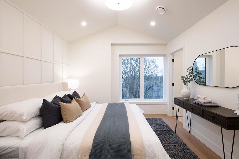 2 2667 E Pender Street Vancouver, BC - 21